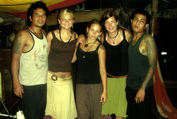 Lotsa friends in Thong Nai Pan